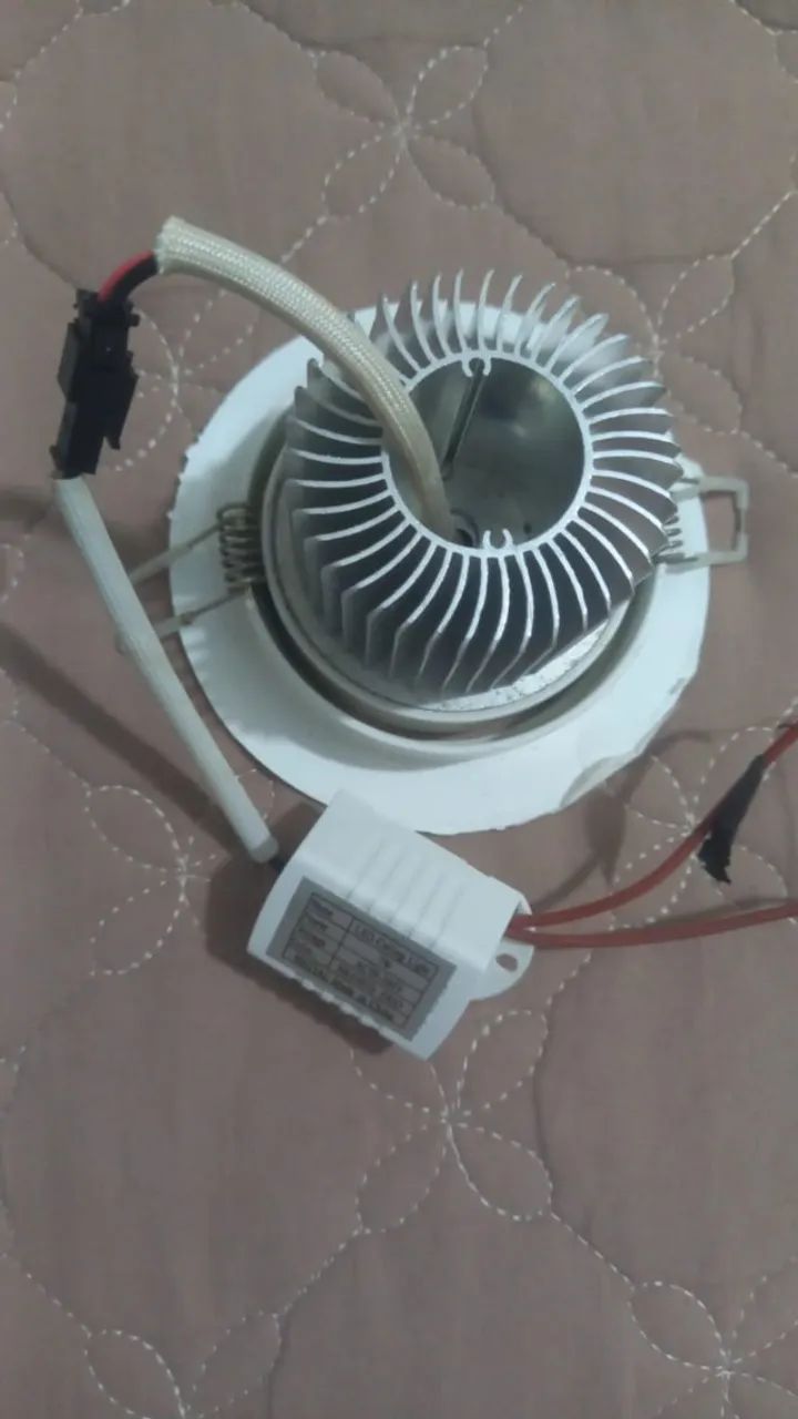 Spot led 7w branco frio com defeito usado. - Foto 5