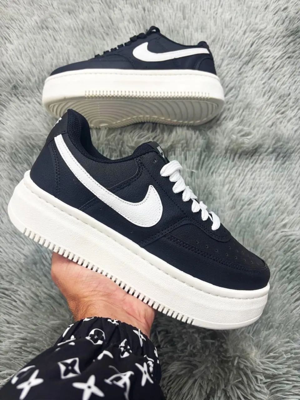 Tênis Nike Air Force 1 Shadow Preto com Solado Branco