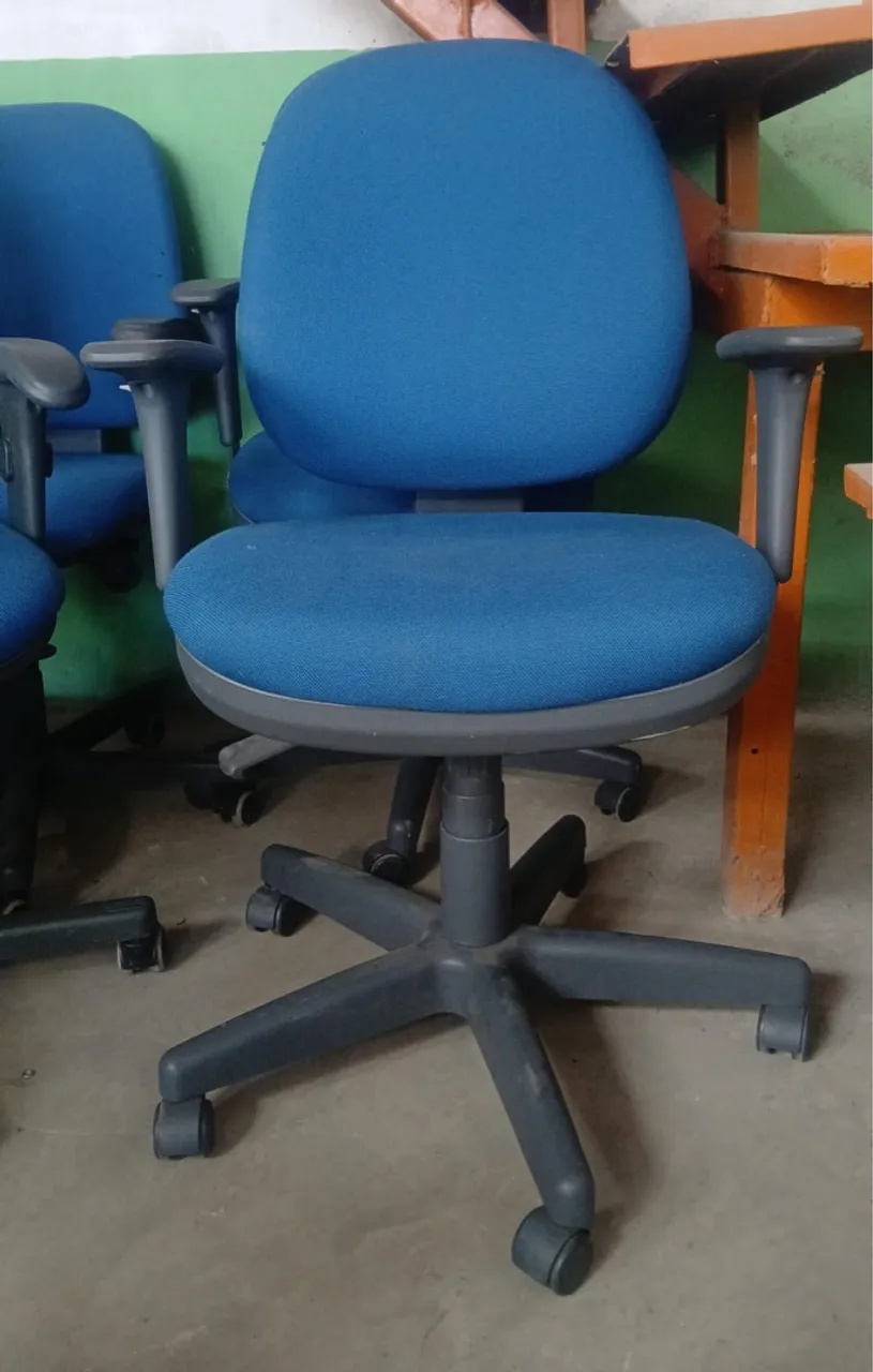 Cadeira de escritório azul confortável