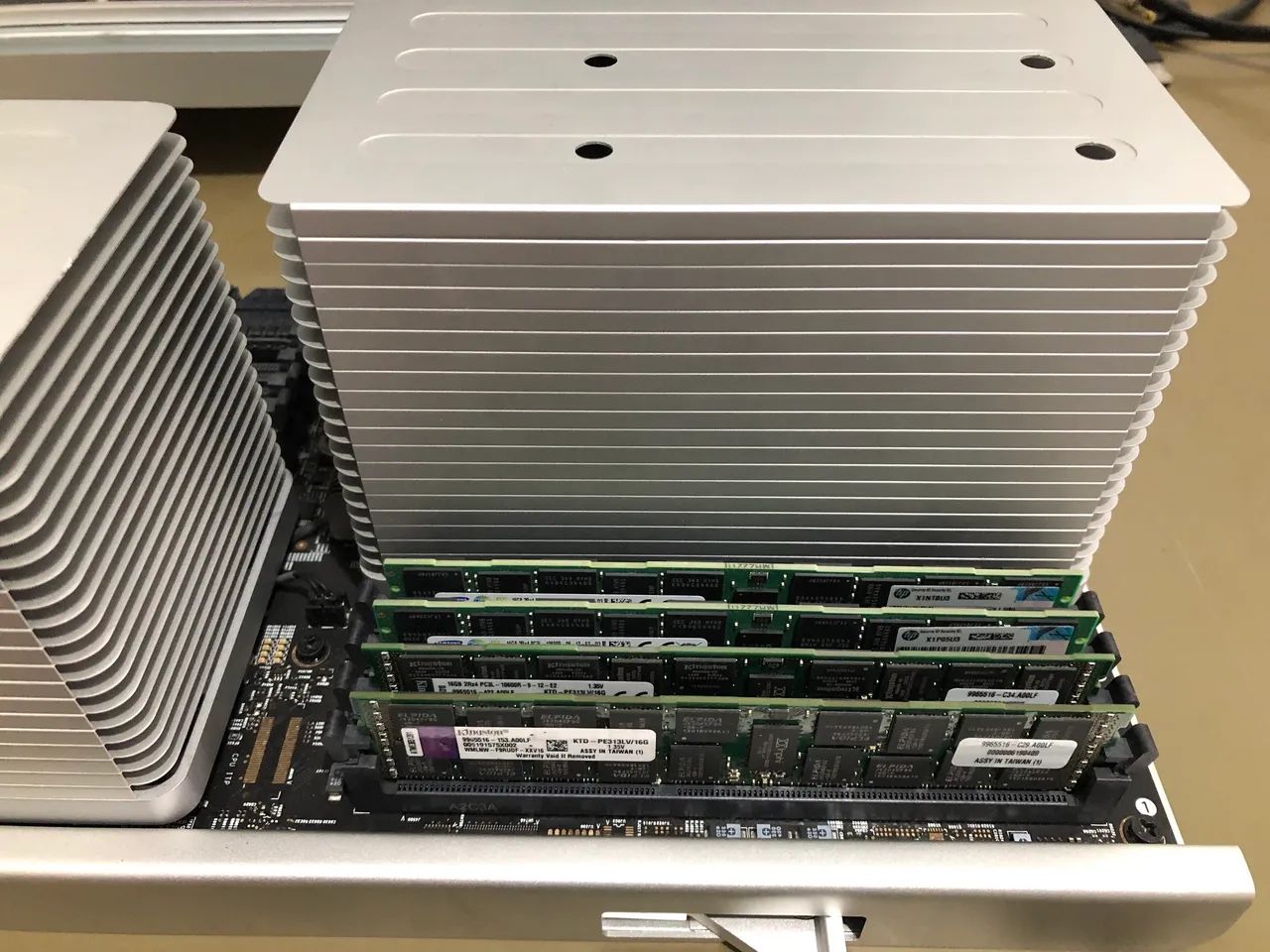 CPU Tray Mac Pro 5,1 Mid 2012 - Peças de Hardware - Ferroviário