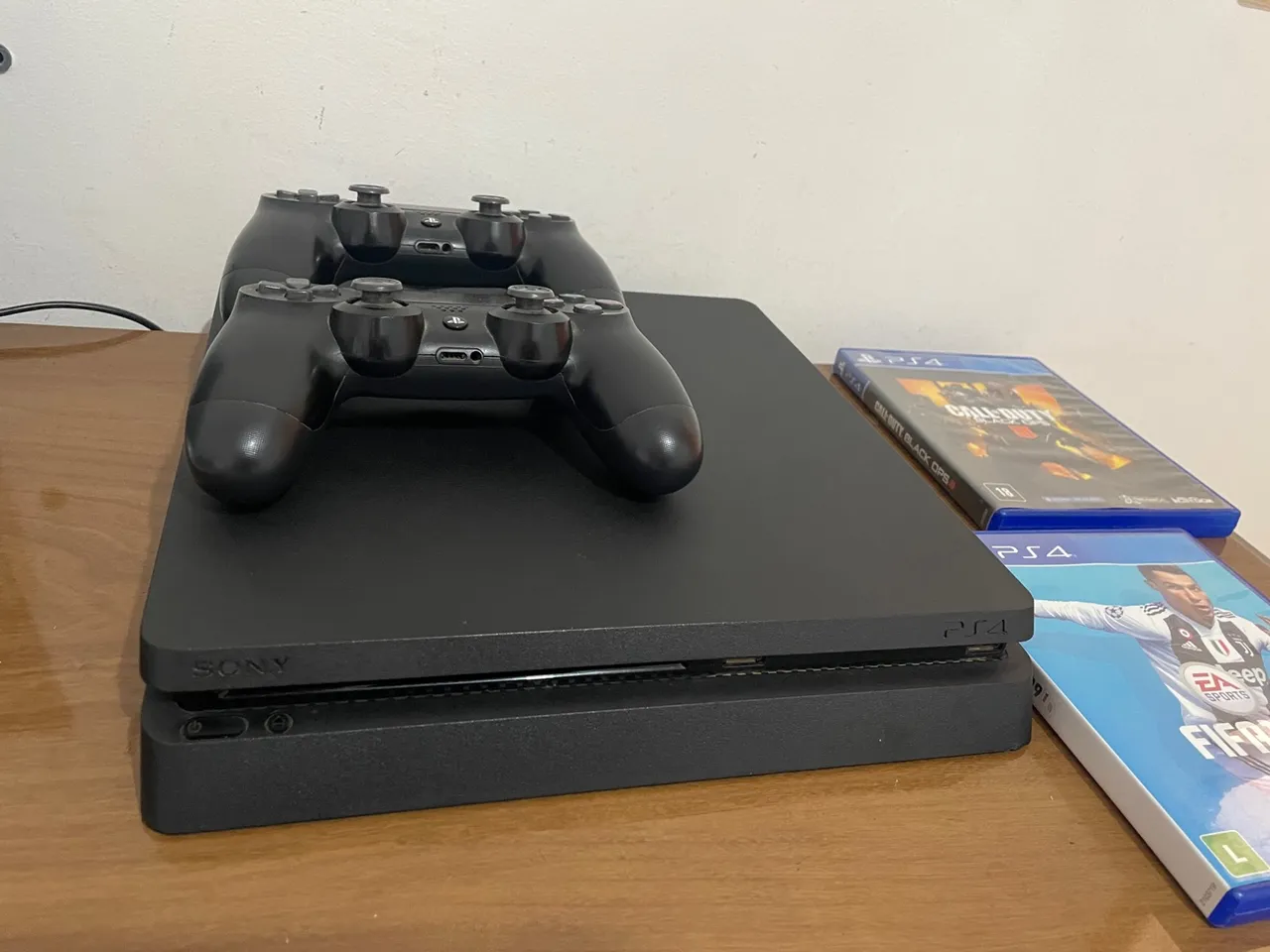 Ps4 Slim 1 terabyte com jogos originais