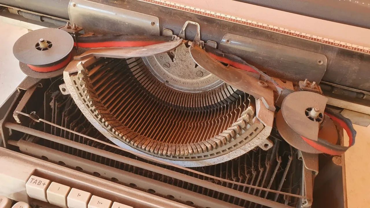 Máquina de escrever Olivetti Linea 98 - Foto 6