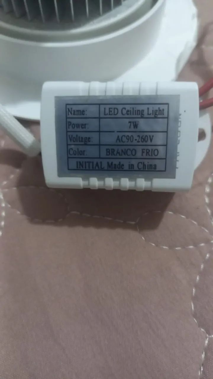 Spot led 7w branco frio com defeito usado. - Foto 4