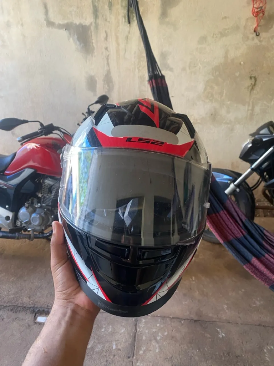 Capacete LS2 Preto e Vermelho