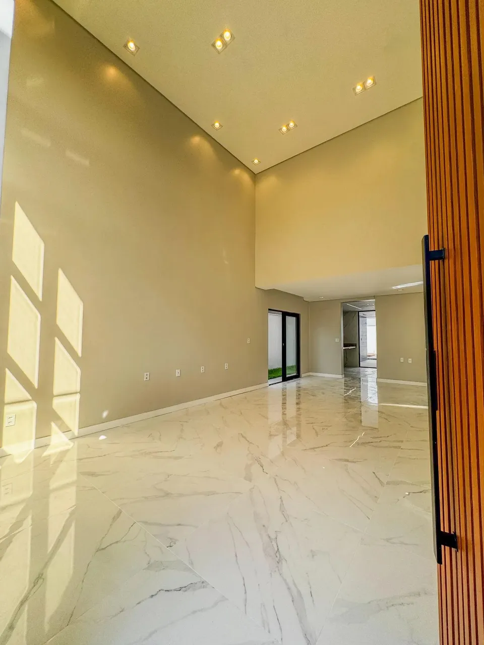 VENDO Belíssima casa no Damha