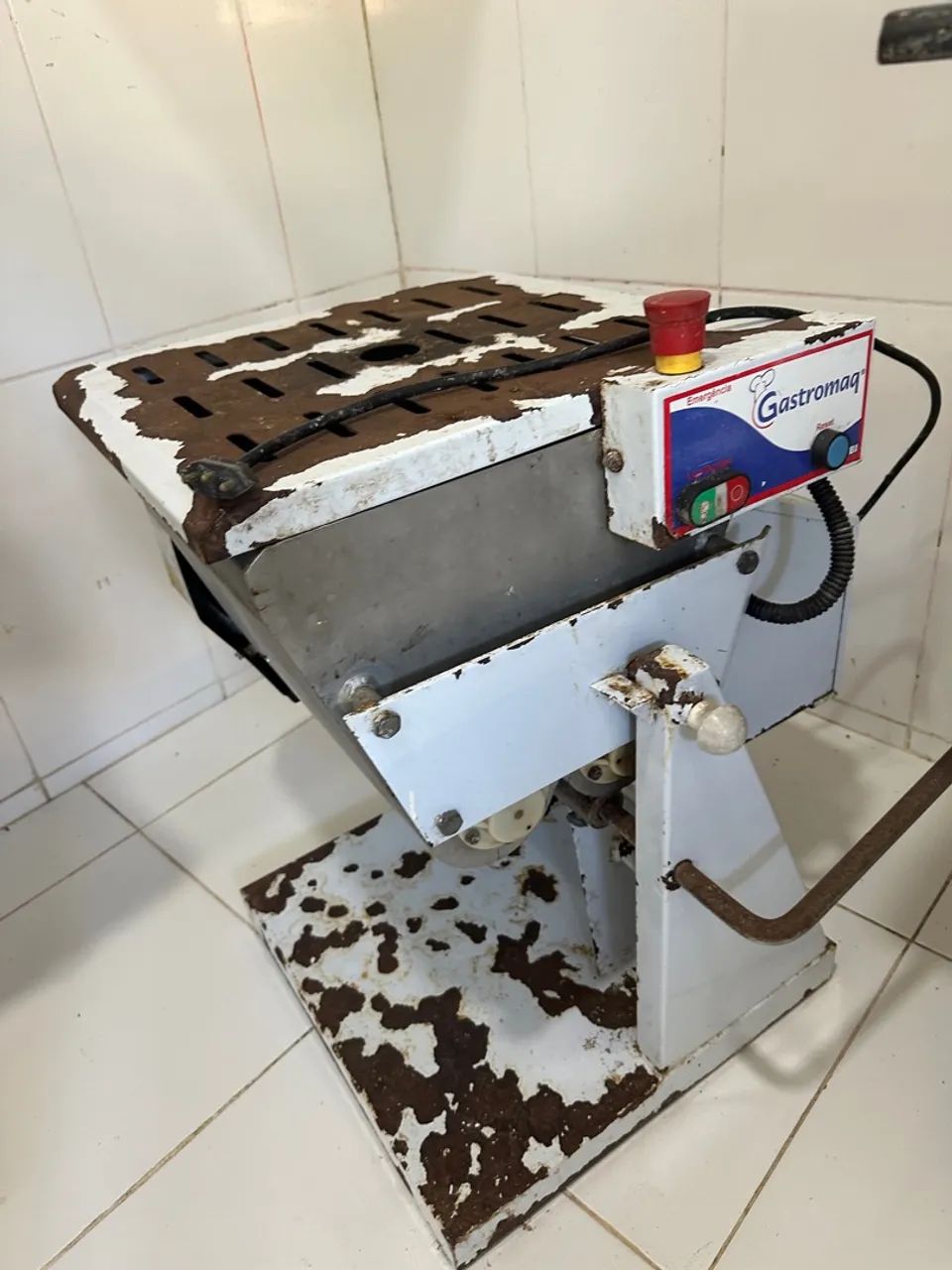 Amassadeira Semi Rápida 25kg MBI 25 Bivolt Gastromaq - Foto 2