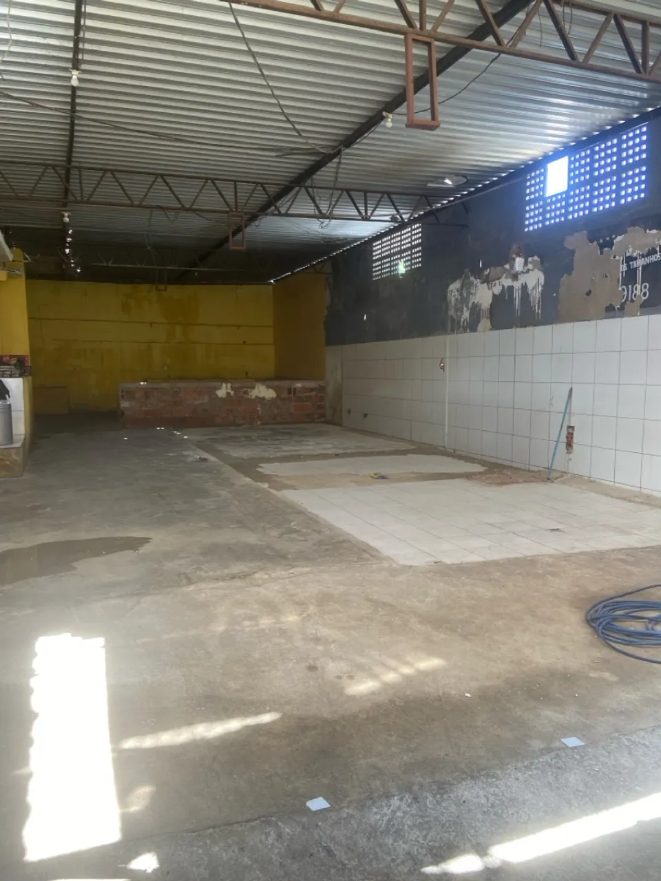 Vendo ponto comercial 15 de frente 17,60 de fundo