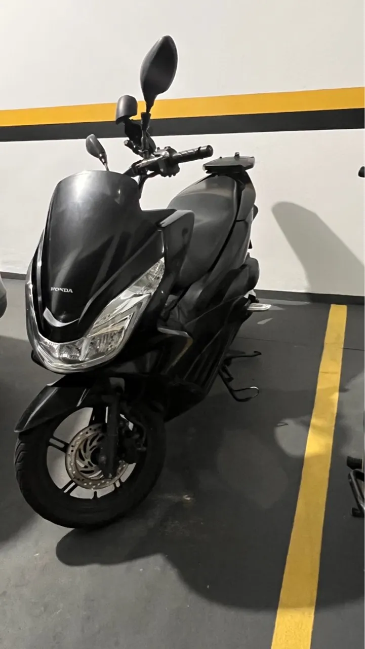 ? Título do anúncio: Honda PCX 150 - 2016 | Preta | Revisada | Pneus Novos | Quitada