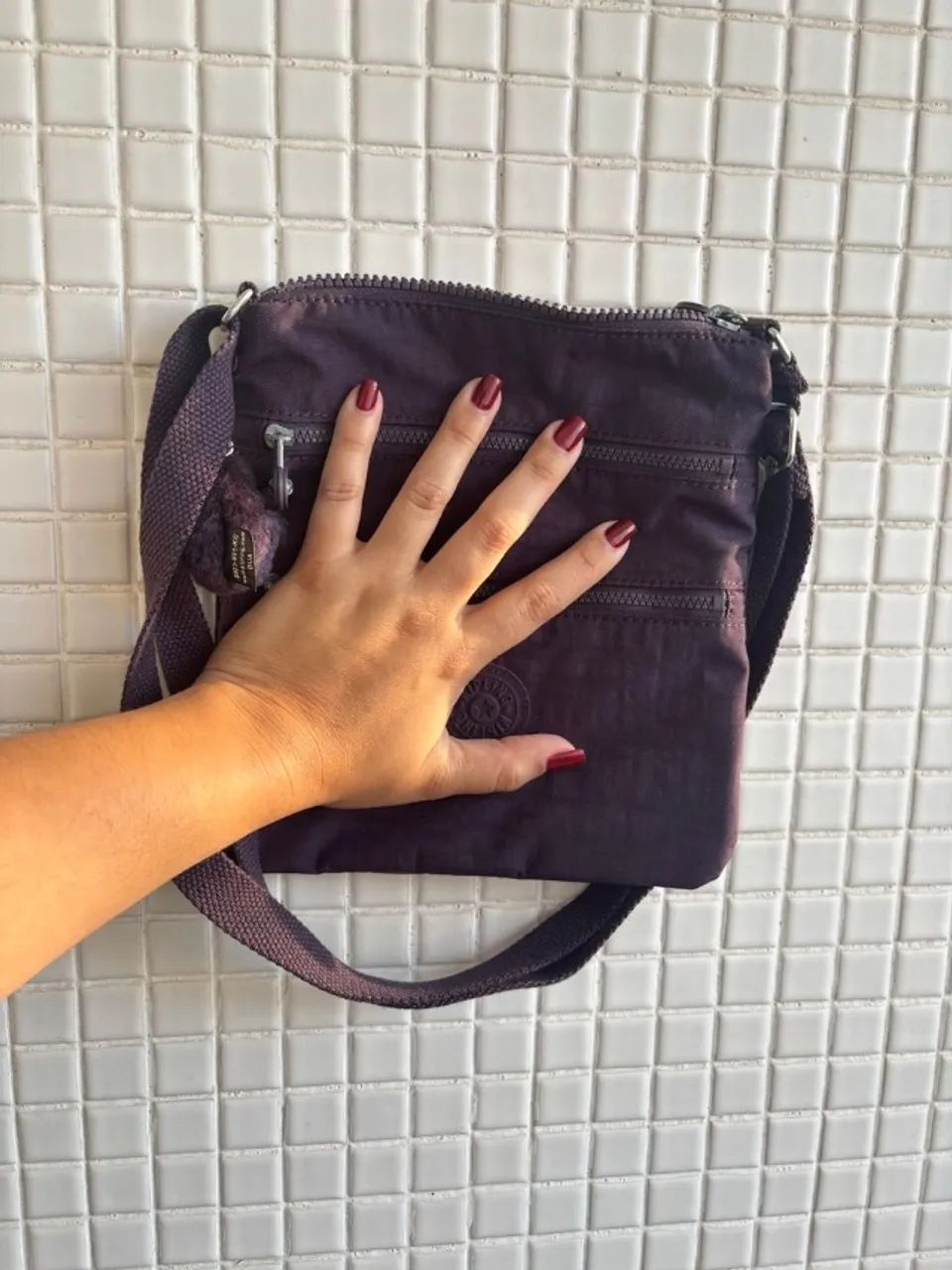 bolsa kipling roxa modelo keiko - Foto 4