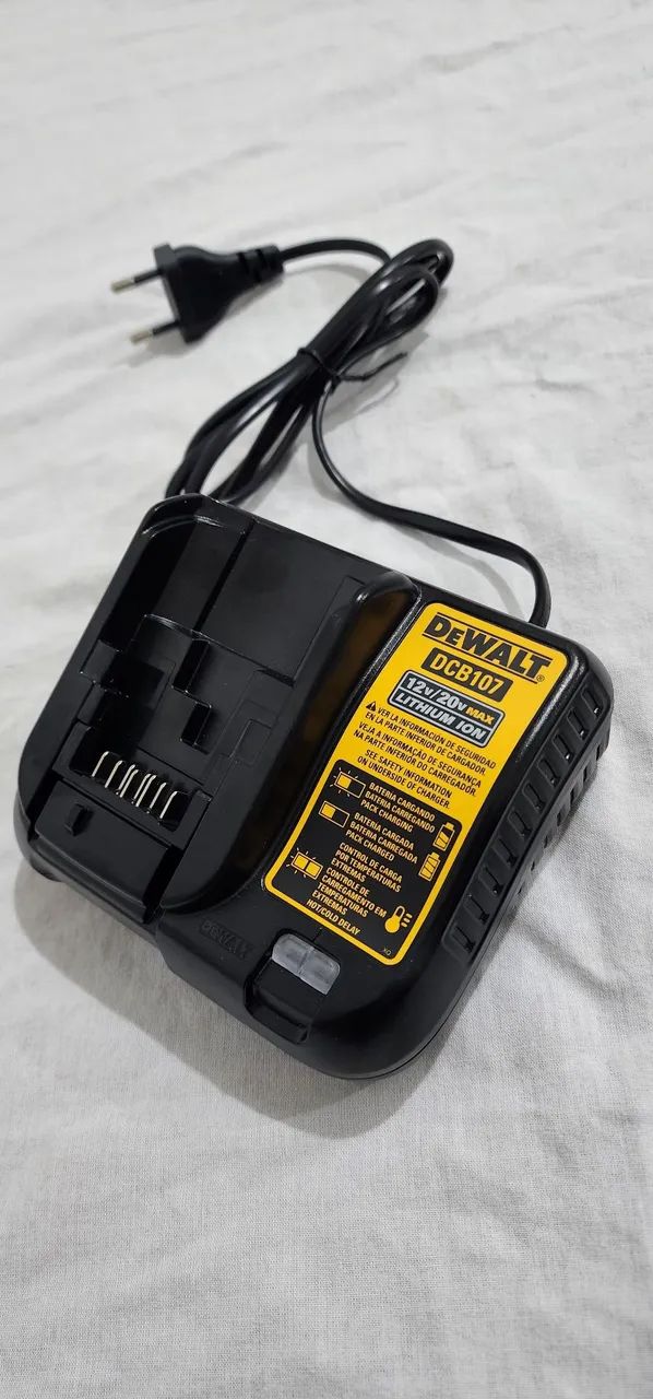 CARREGADOR  DE BATERIA  DEWALT  de 12V  a 20V