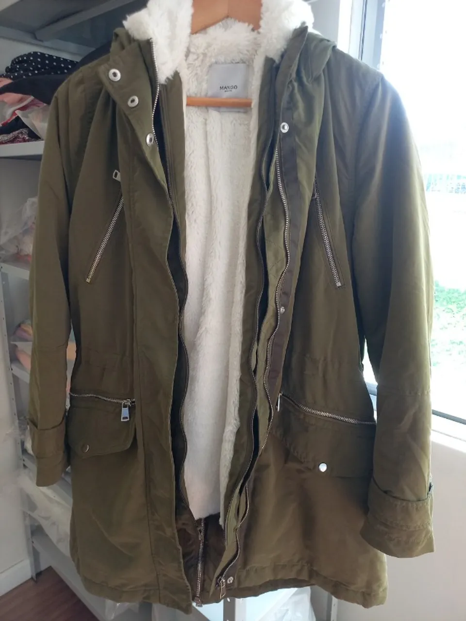Casaco Verde com Capuz Manequim 36/38, Marca Mango, conservado em perfeito estado