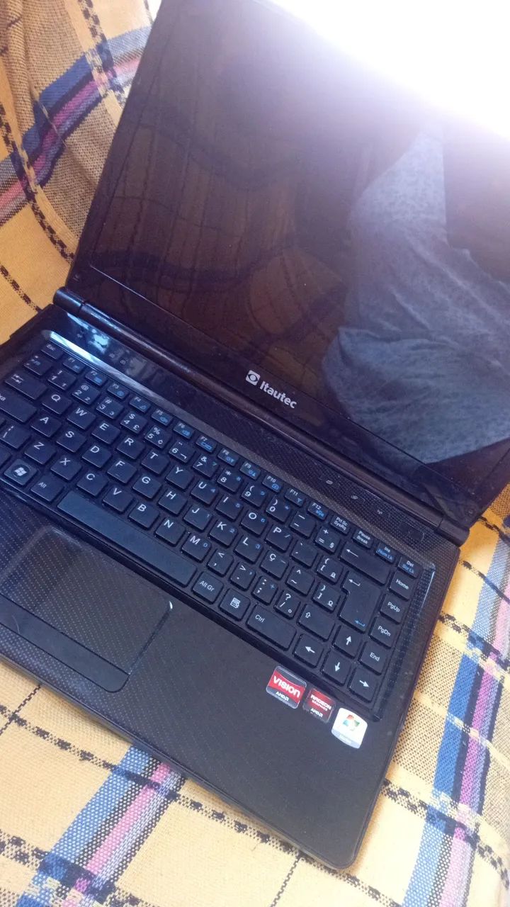 Notebook Itautec - Ótimo estado