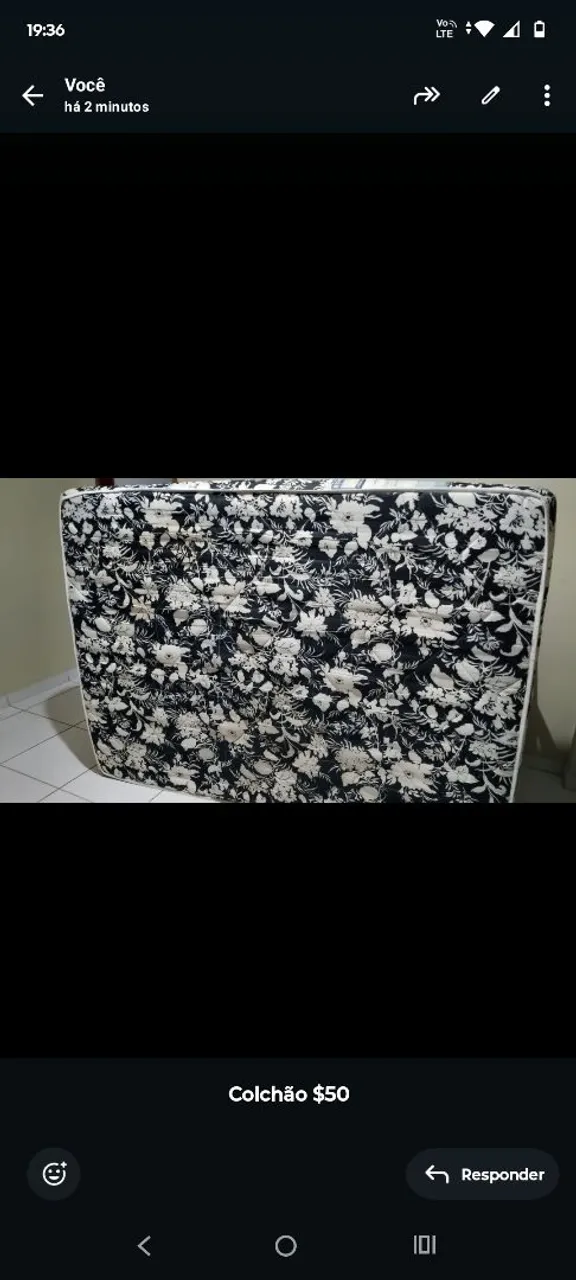 Colchão de casal com estampa floral