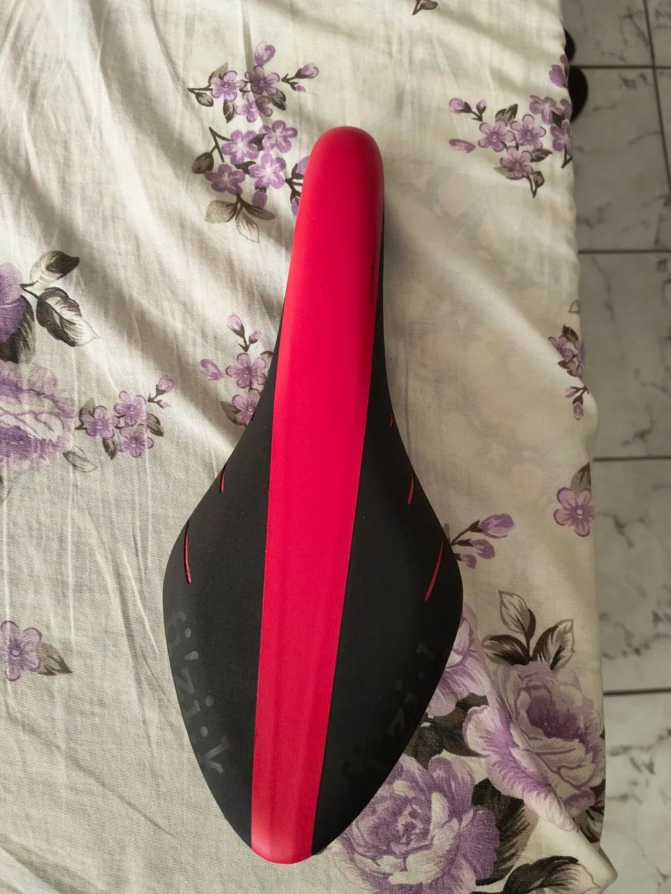 Selim de Bicicleta Fizik R3 original 