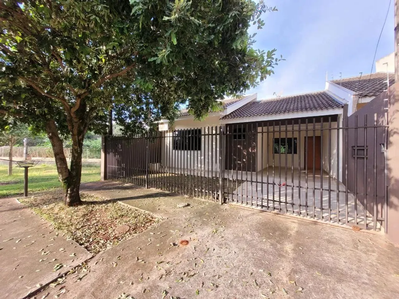 Casa para alugar em Maringá, Jardim Brasil, com 2 quartos, com 75 m²