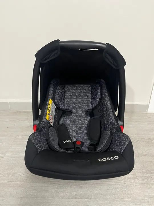Carrinho de bebê com bebê conforto (2 em 1)