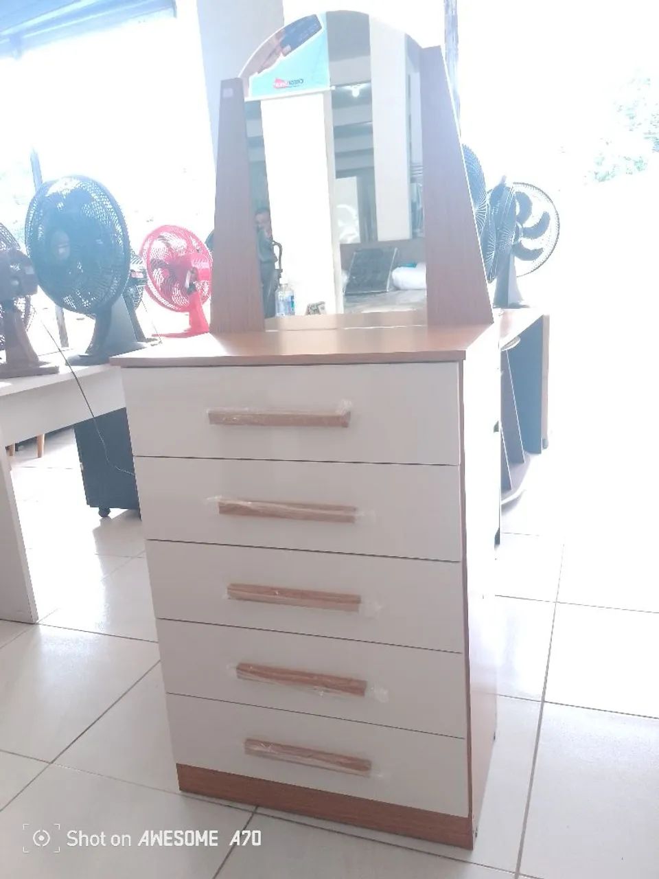 Cômoda 5gavetas/espelho Montagem e Entrega grátis chamaaaa - Foto 3