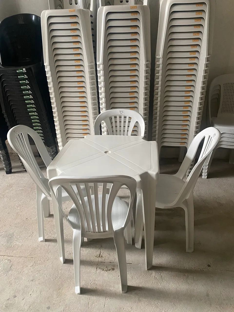 Cadeiras E Mesas Plásticas 