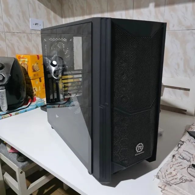 Gabinete gamer Thermaltake Commander C35 TG