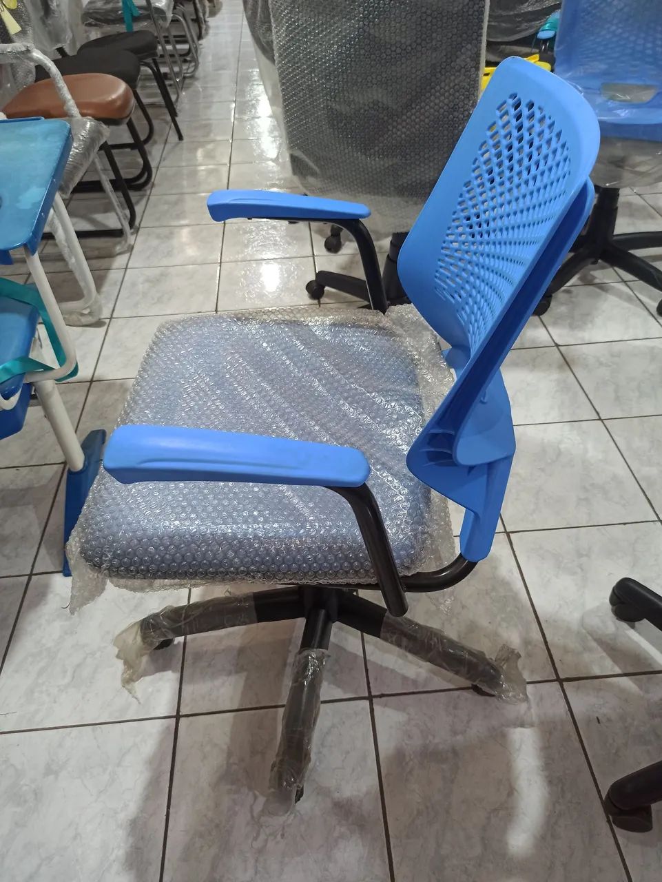 Cadeira giratória 30% de desconto  - Foto 2