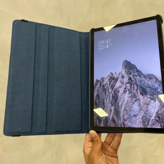 Capa giratória para Tablets e Pads, de couro sintético e suporte integrado - Foto 2