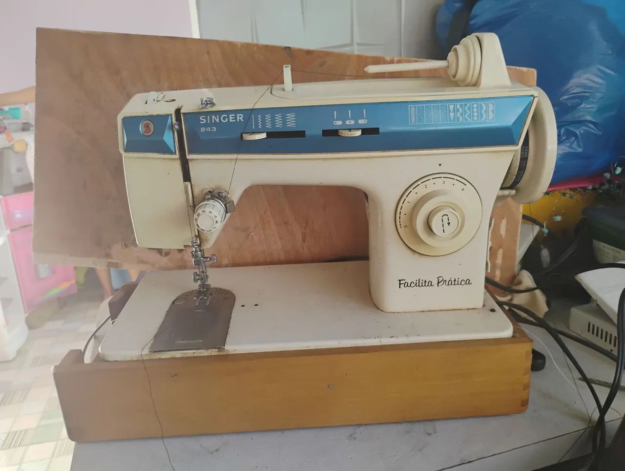 Máquina de Costura Singer 243
