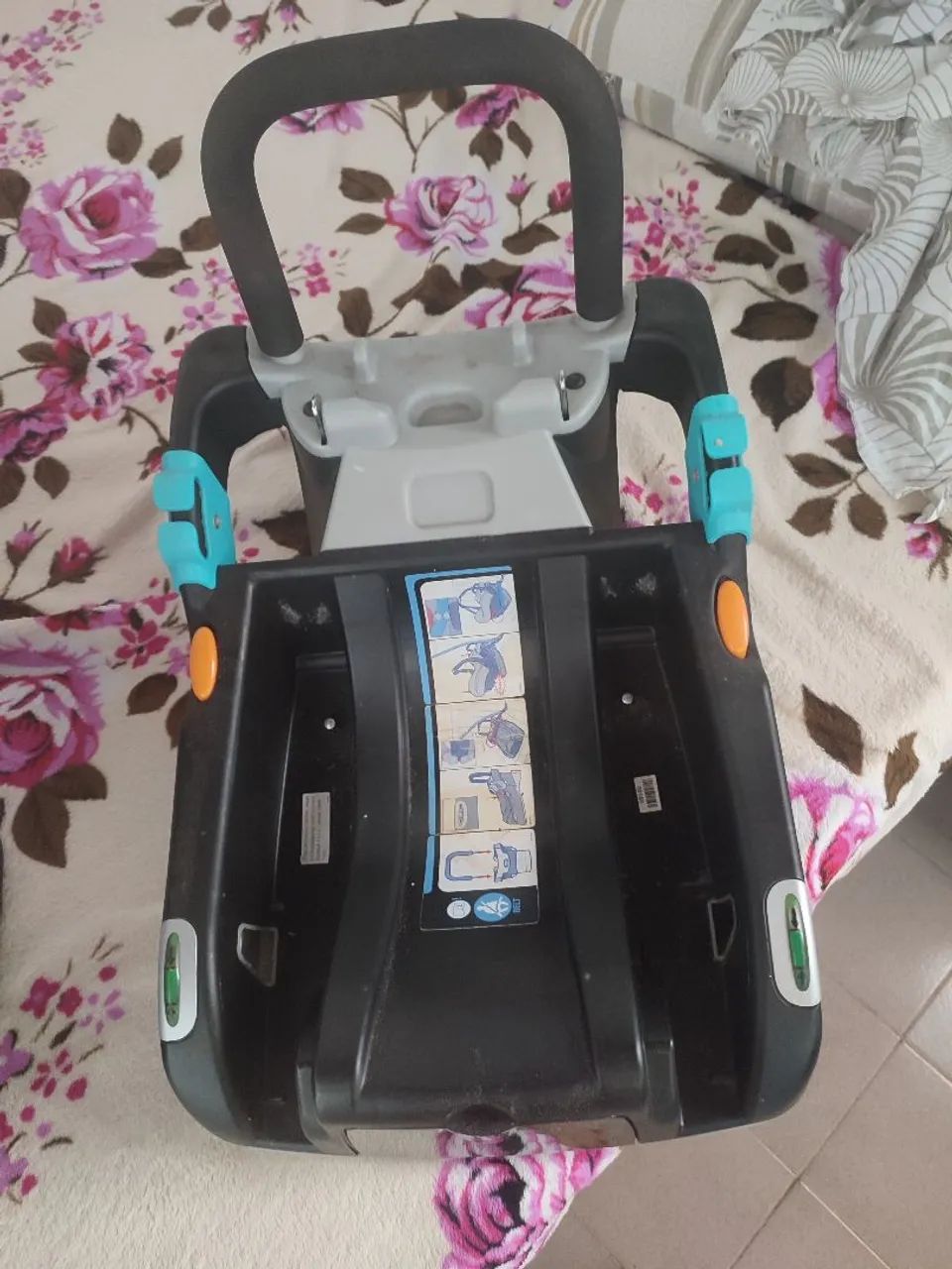 Cadeirinha Bebê Conforto Chicco com base  - Foto 4