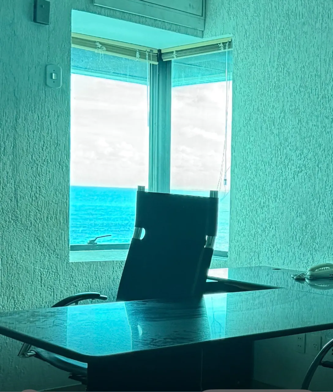 VENDE-SE BIRÔ EXECUTIVO EM GRANITO - EXCELENTE ESTADO