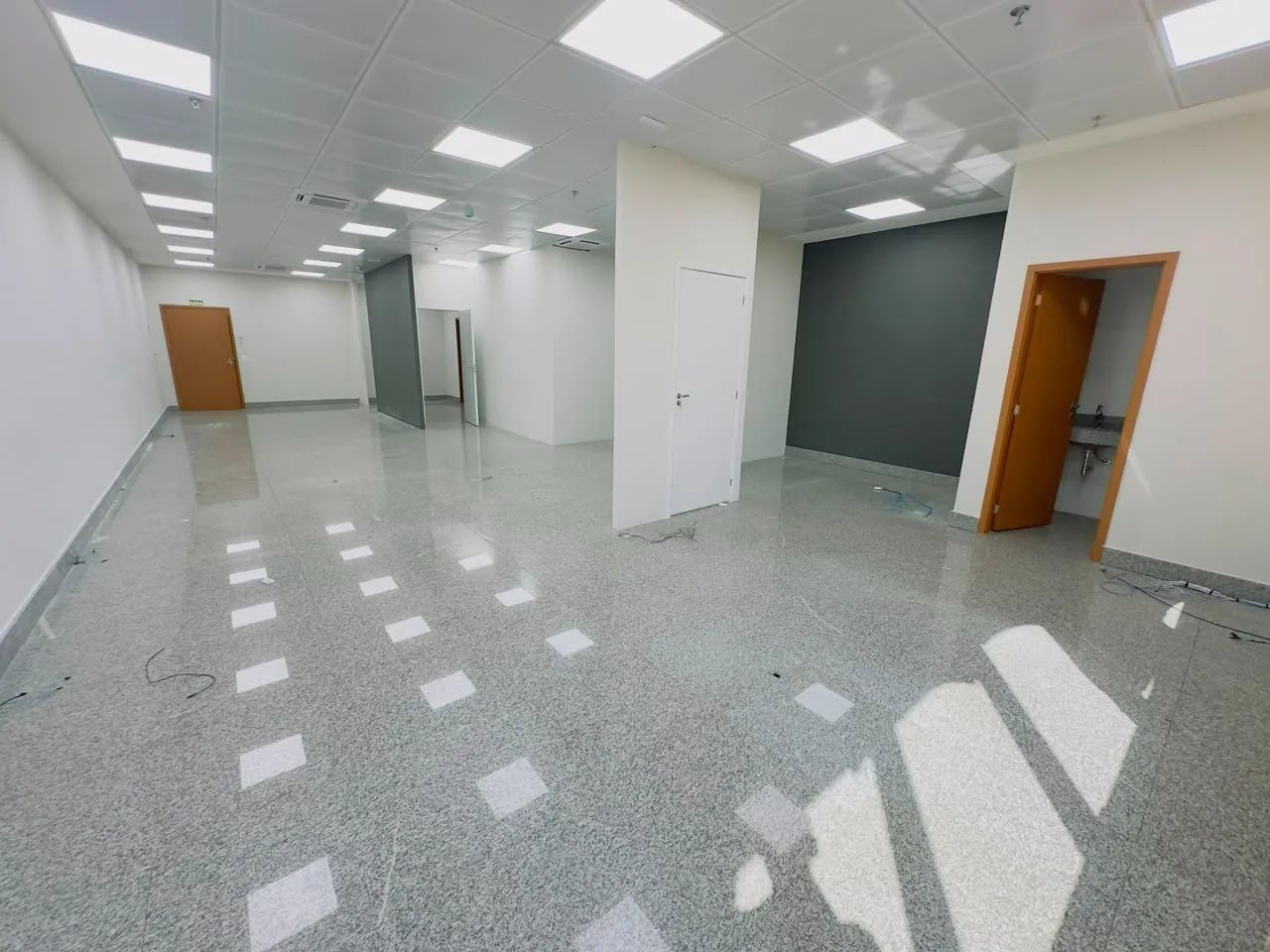 Sala Comercial de Alto Padrão para Locação | 115,32 m² | Edifício Santa Monica | SIA Trech - Foto 5