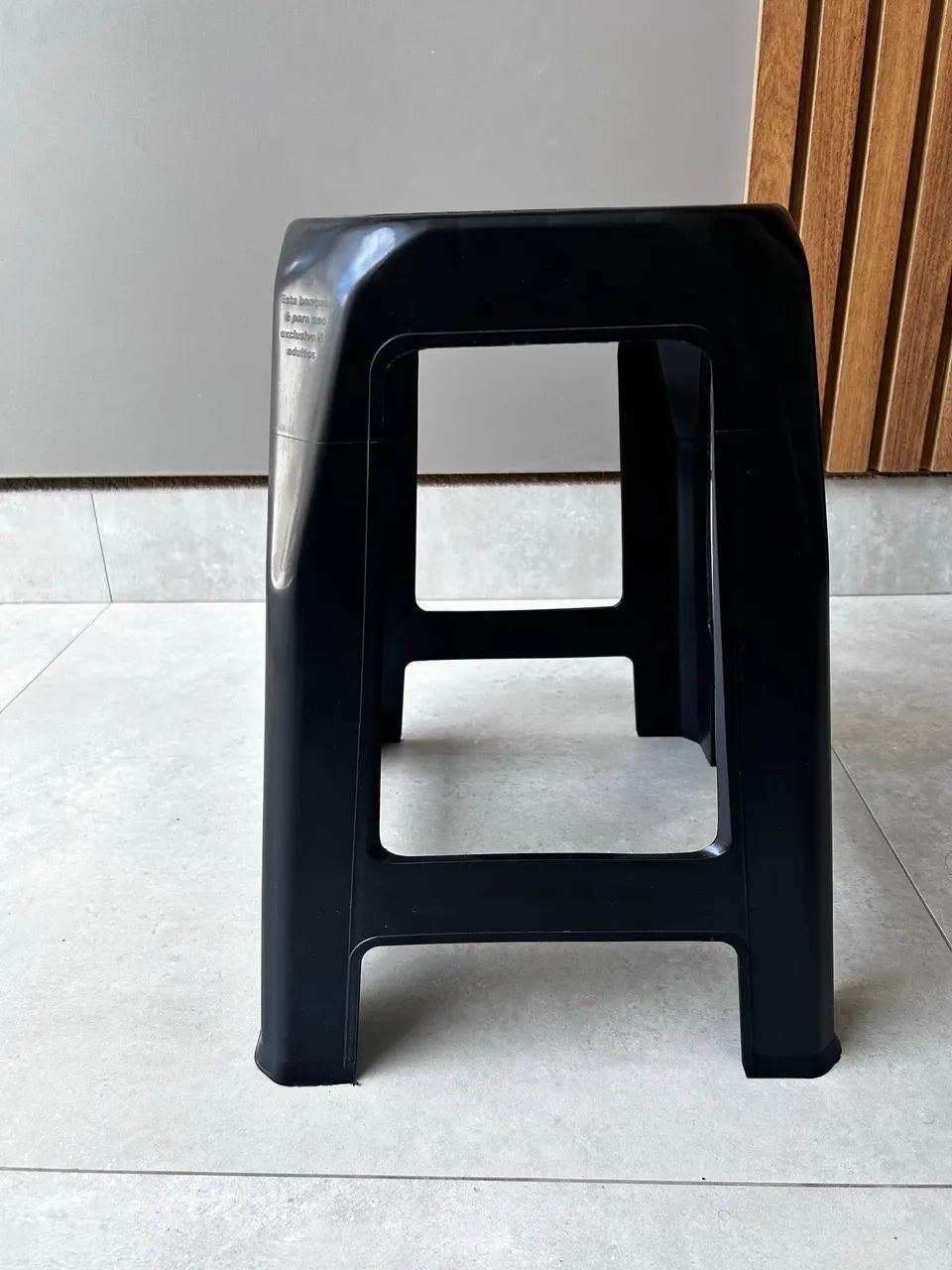 4 Banquetas de plástico pretas  - Foto 3
