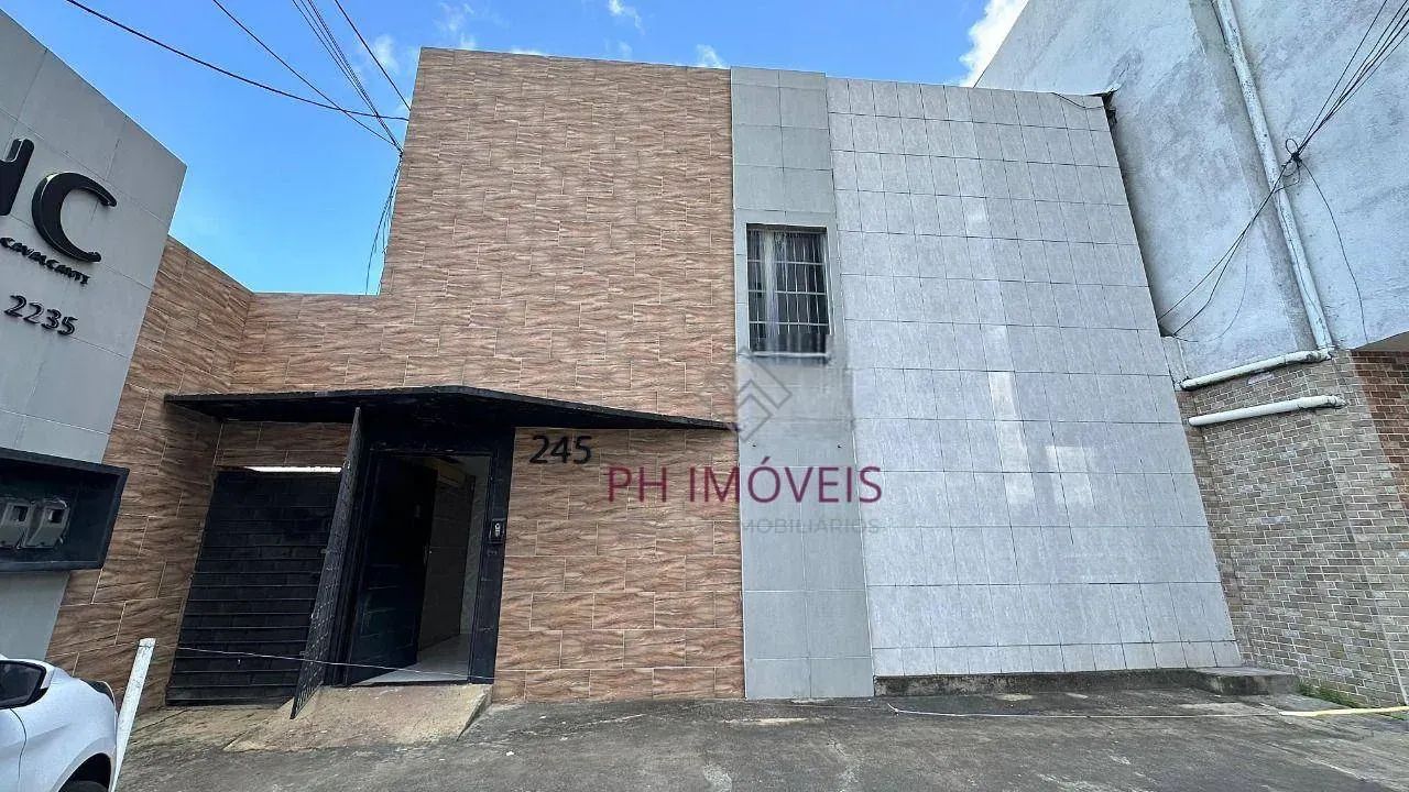 Prédio Comercial com 9 salas - Disponível para Locação no Bairro do Farol