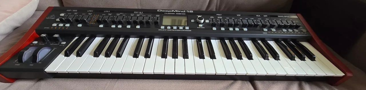 Teclado Sintetizador DEEPMIND12  Behringer c/ BOLSA TRANSPORTE - Foto 4