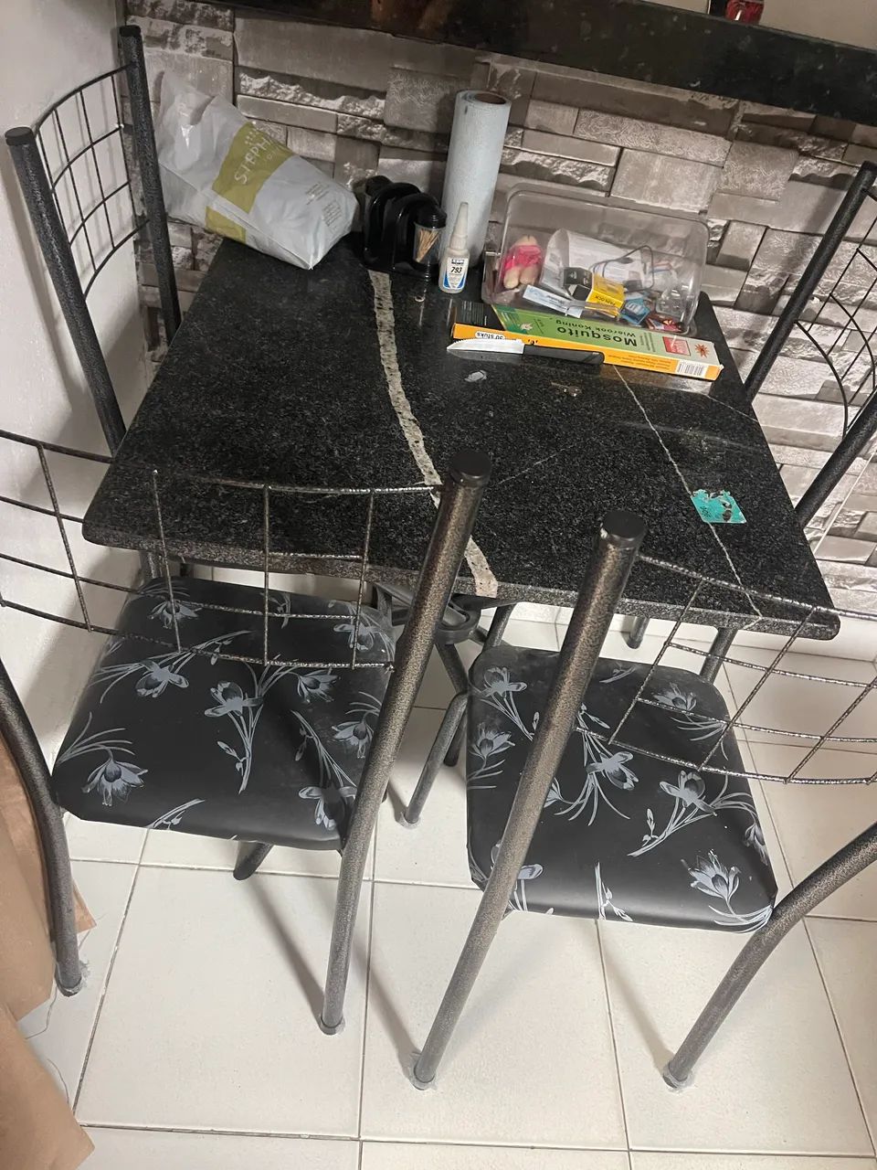 Mesa 4 cadeiras 