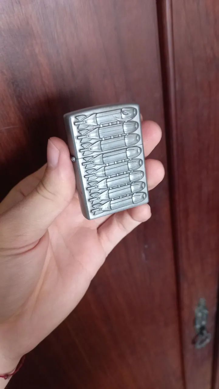 Isqueiro tipo zippo
