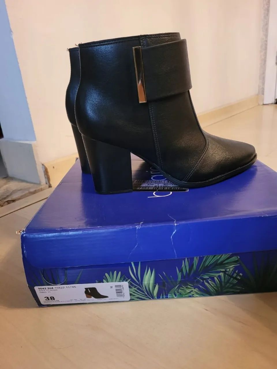 Bota cano baixo beira rio