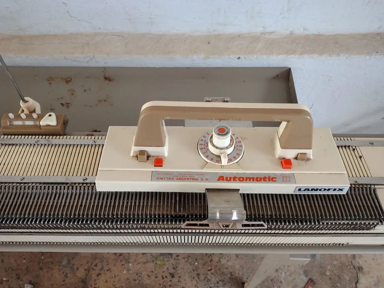 Máquina de tricô manual em bom estado  - Foto 2