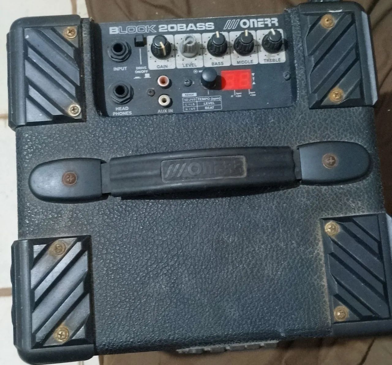 Caixa block 20Bass onerr para baixo 
