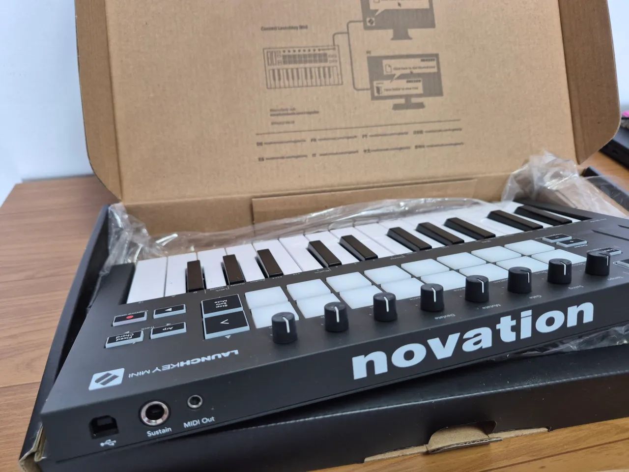 Novation Launchkey Mini MK3 - Novo (Apenas Testado, Sem Uso) na