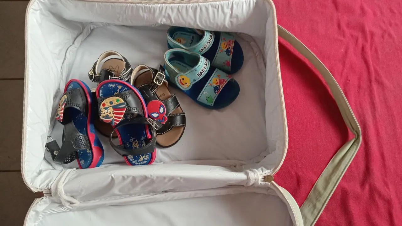 Doação Bolsa de bebê é sandálias  - Foto 2