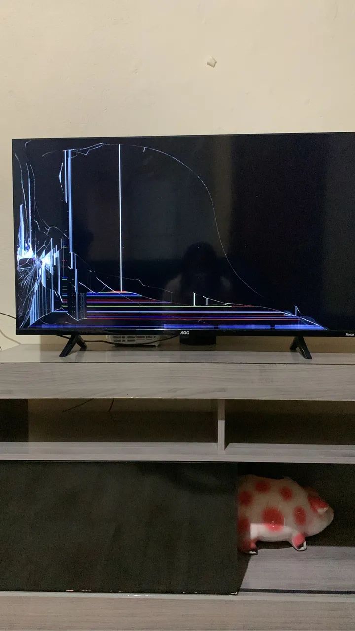 Vendo televisão retirada de peça 