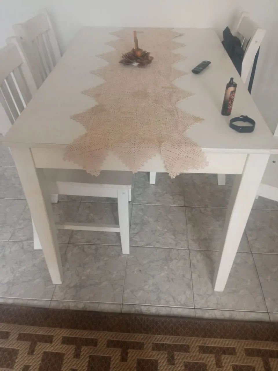 MESA COM 4 CADEIRAS 