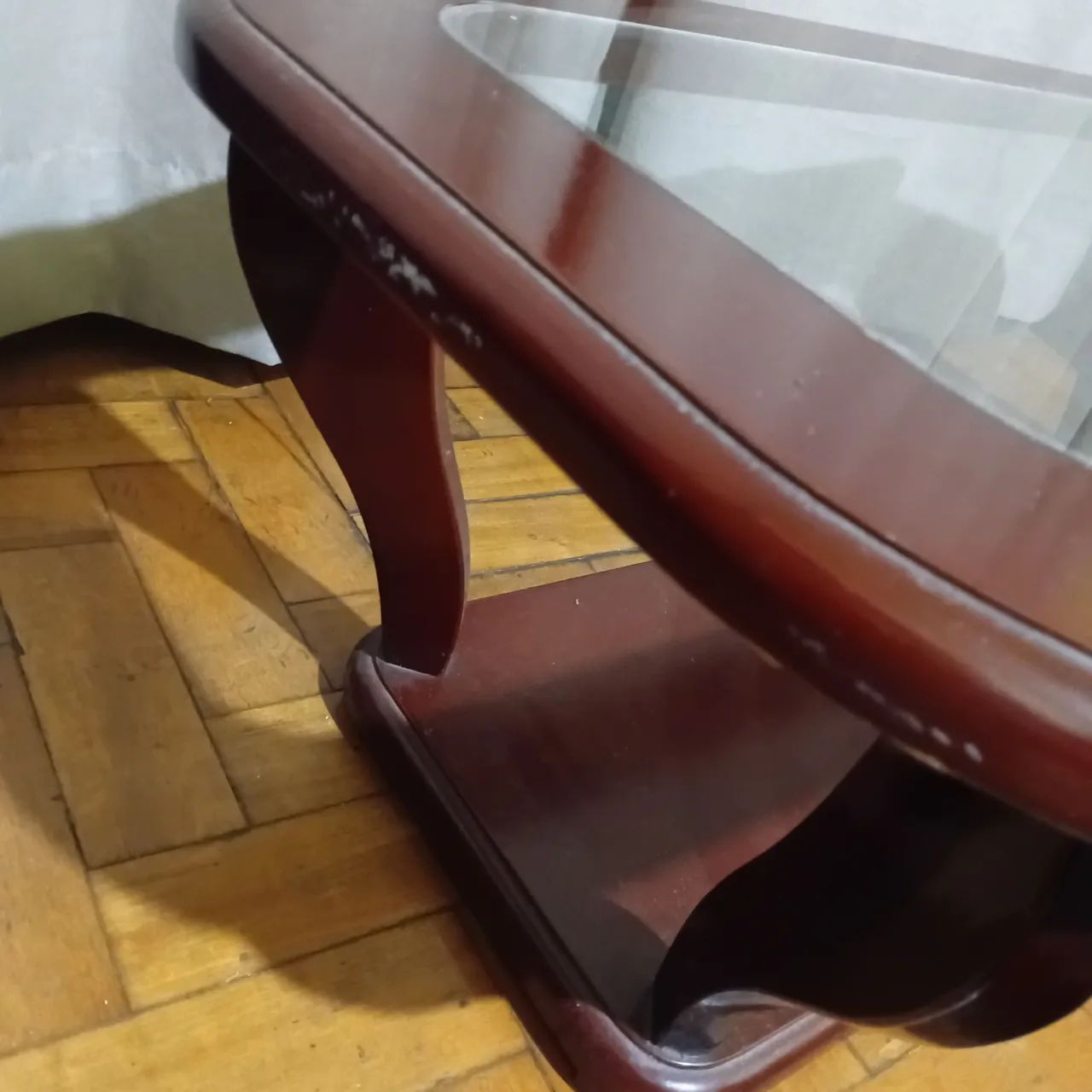 Mesa de Centro Clássica em Madeira com Tampo de Vidro - Foto 2