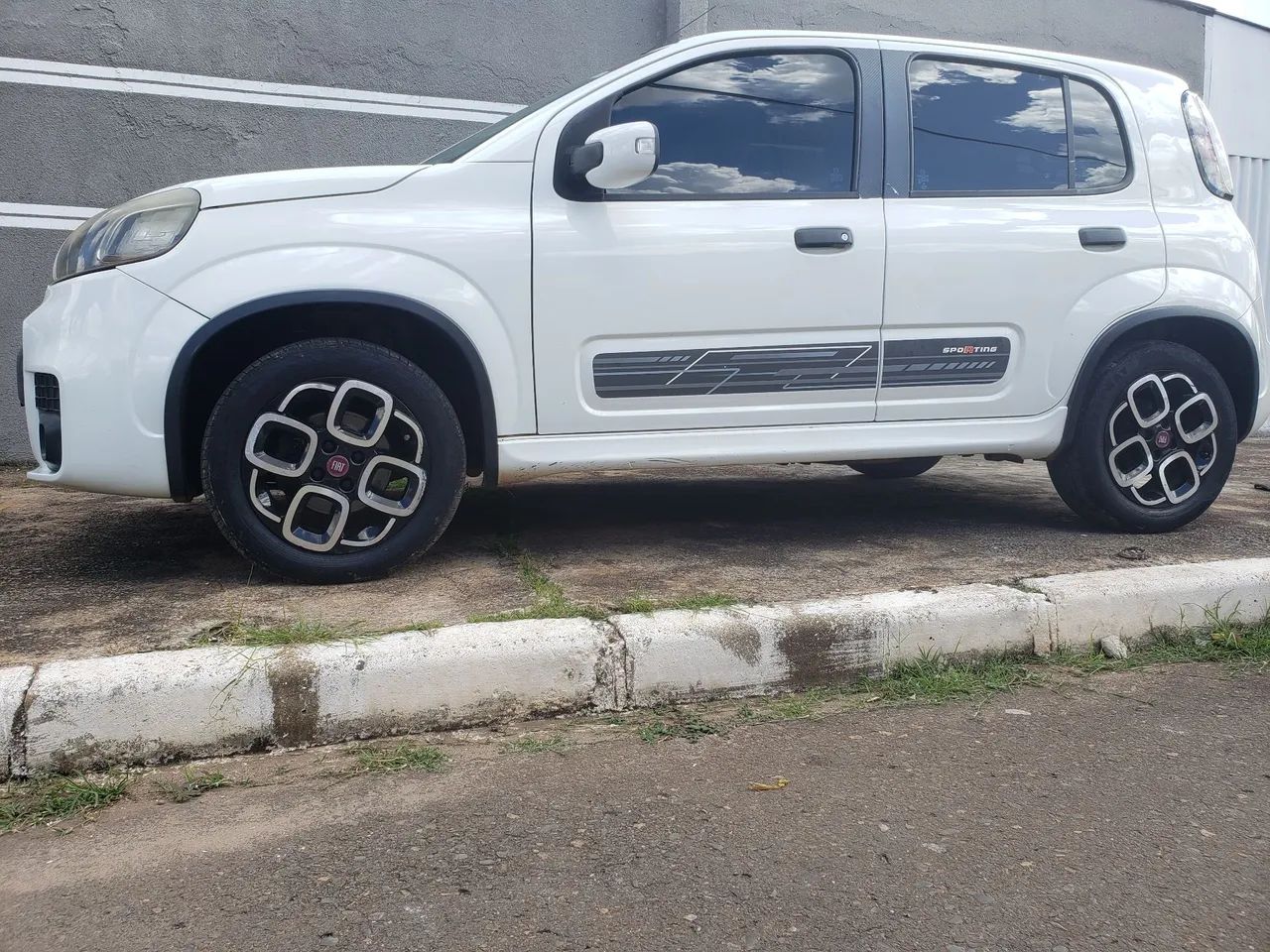 Fiat Uno Sporting 1.4 B.edit. Flex 8V 5P 2016