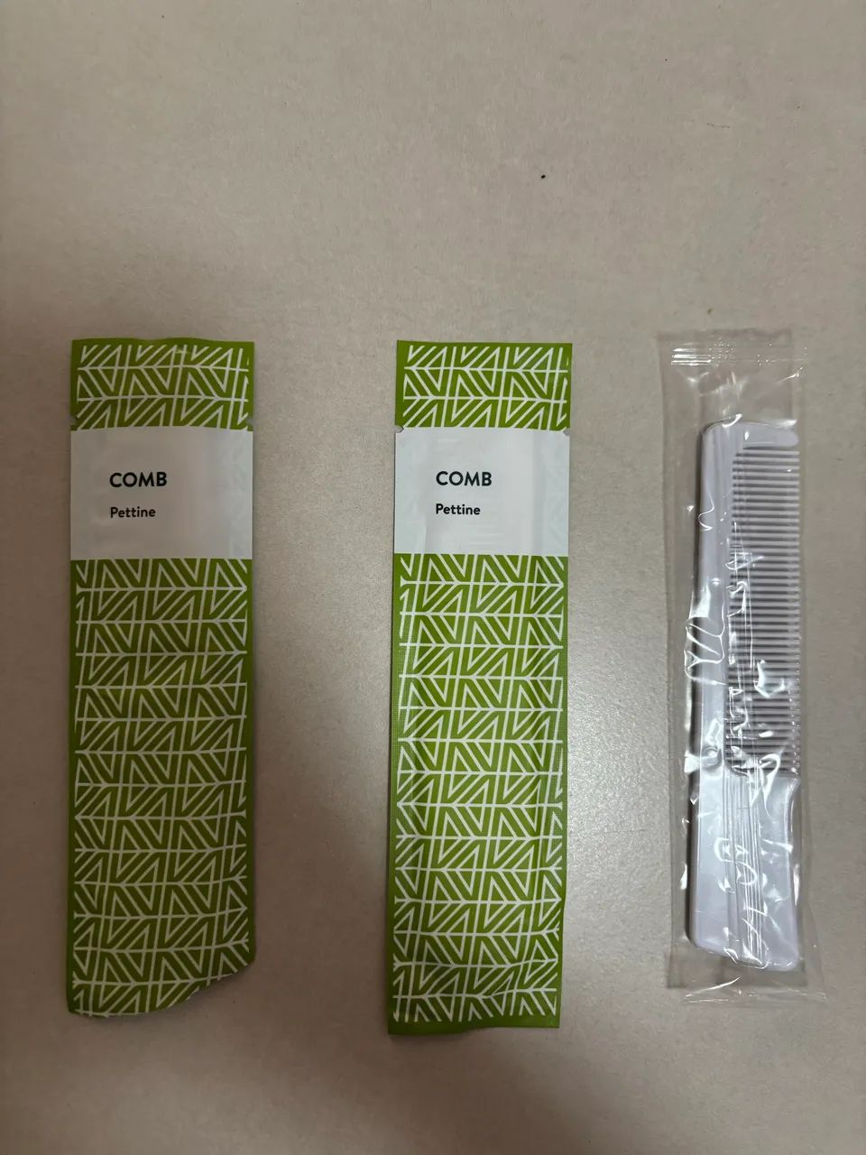 Kit com 4 pentes novos na embalagem  - Foto 2