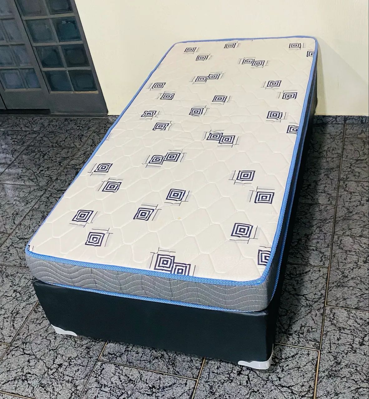 CAMA BOX SOLTEIRO  COLCHÃO ORTOBOM PERFEITO ESTADO 