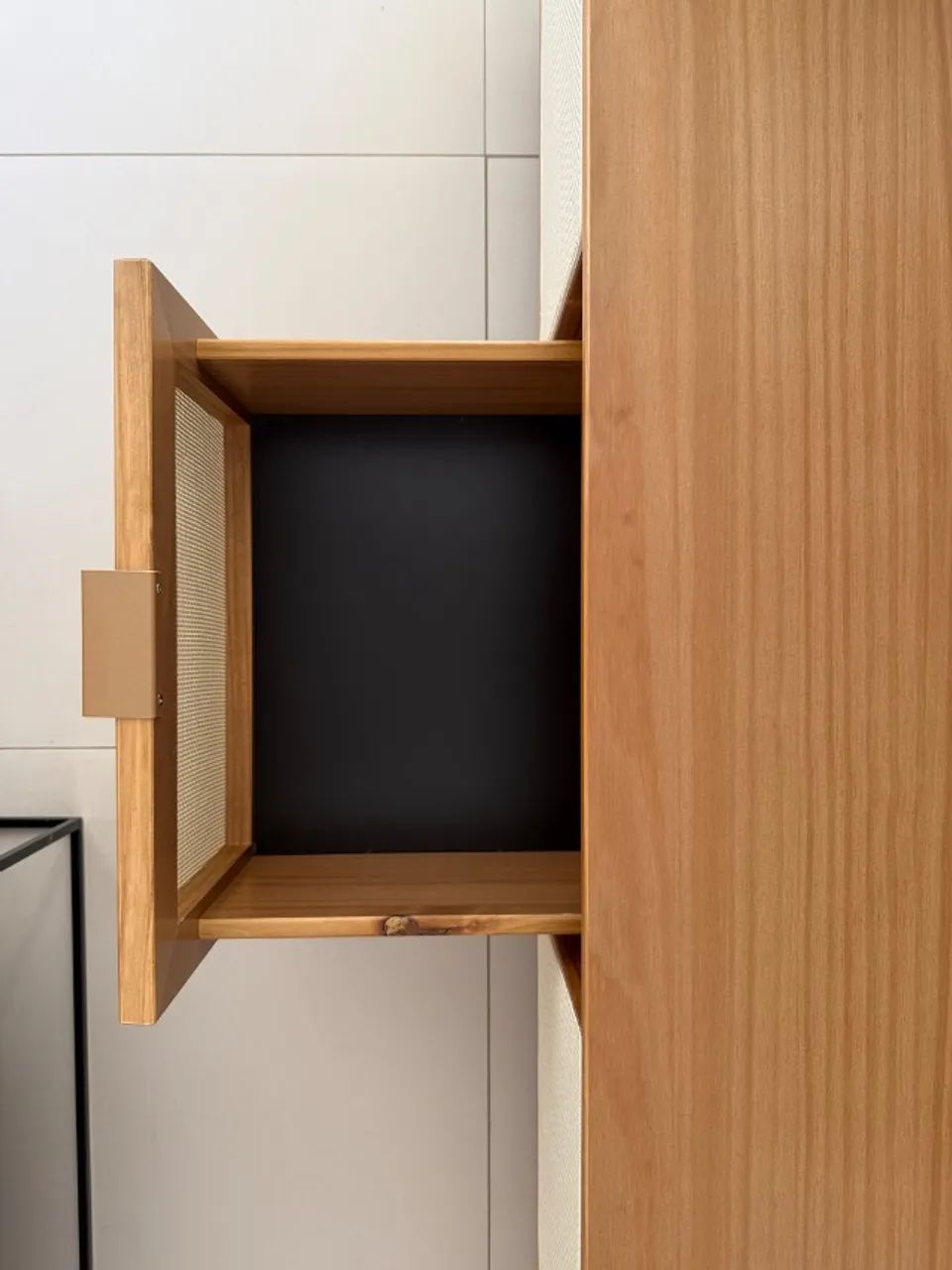 Rack para TV até 75 Polegadas 3 gavetas com palhinha madeira maciça Yescasa 180cm - Foto 3