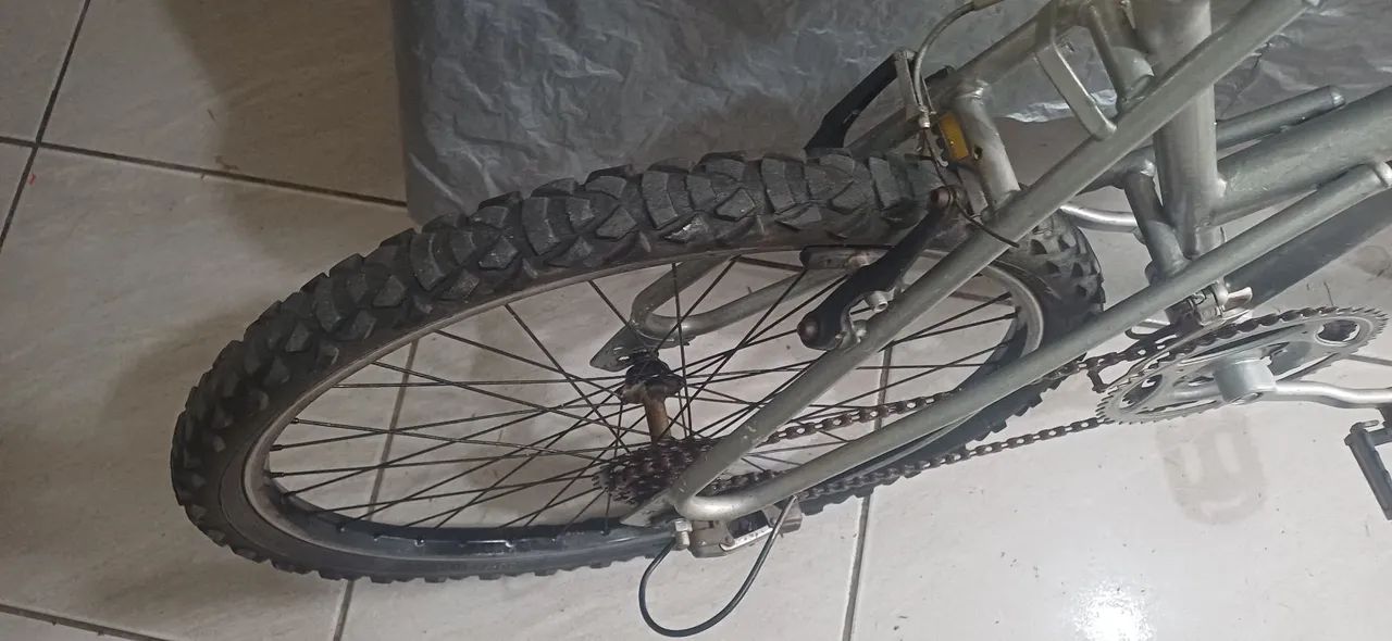 Bicicleta aro 26com marchas cor alumínio no bairro morro das pedras  - Foto 4