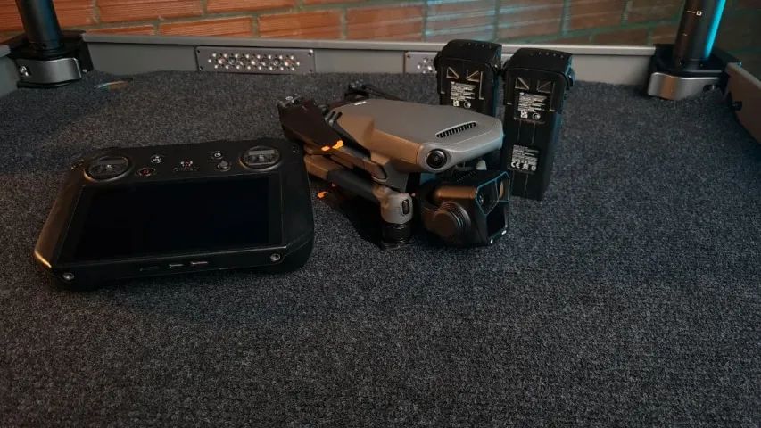 DJI MAVIC 3 PRO FLYMORE COMBO+CONTROLE RC PRO  - Foto 3