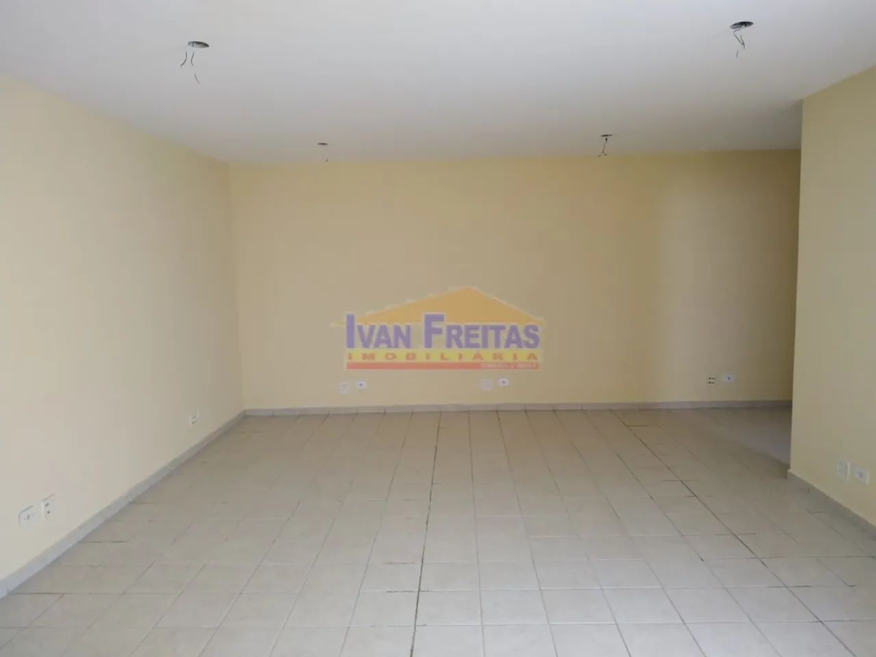 EXCELENTE CONJUNTO COMERCIAL NO PORTÃO - Foto 3