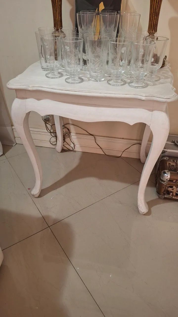 Mesa de canto em madeira